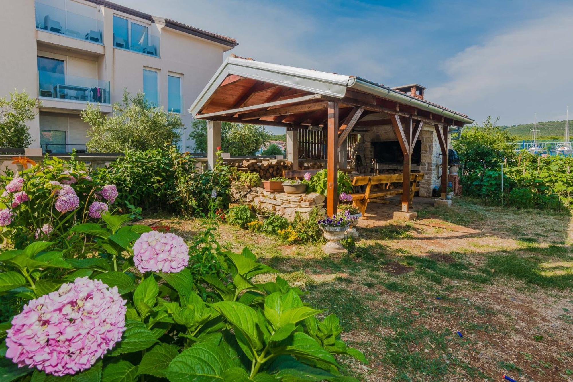 Luxury Apartments Monika Near The Sea With Private Parking Bibinje Exterior photo